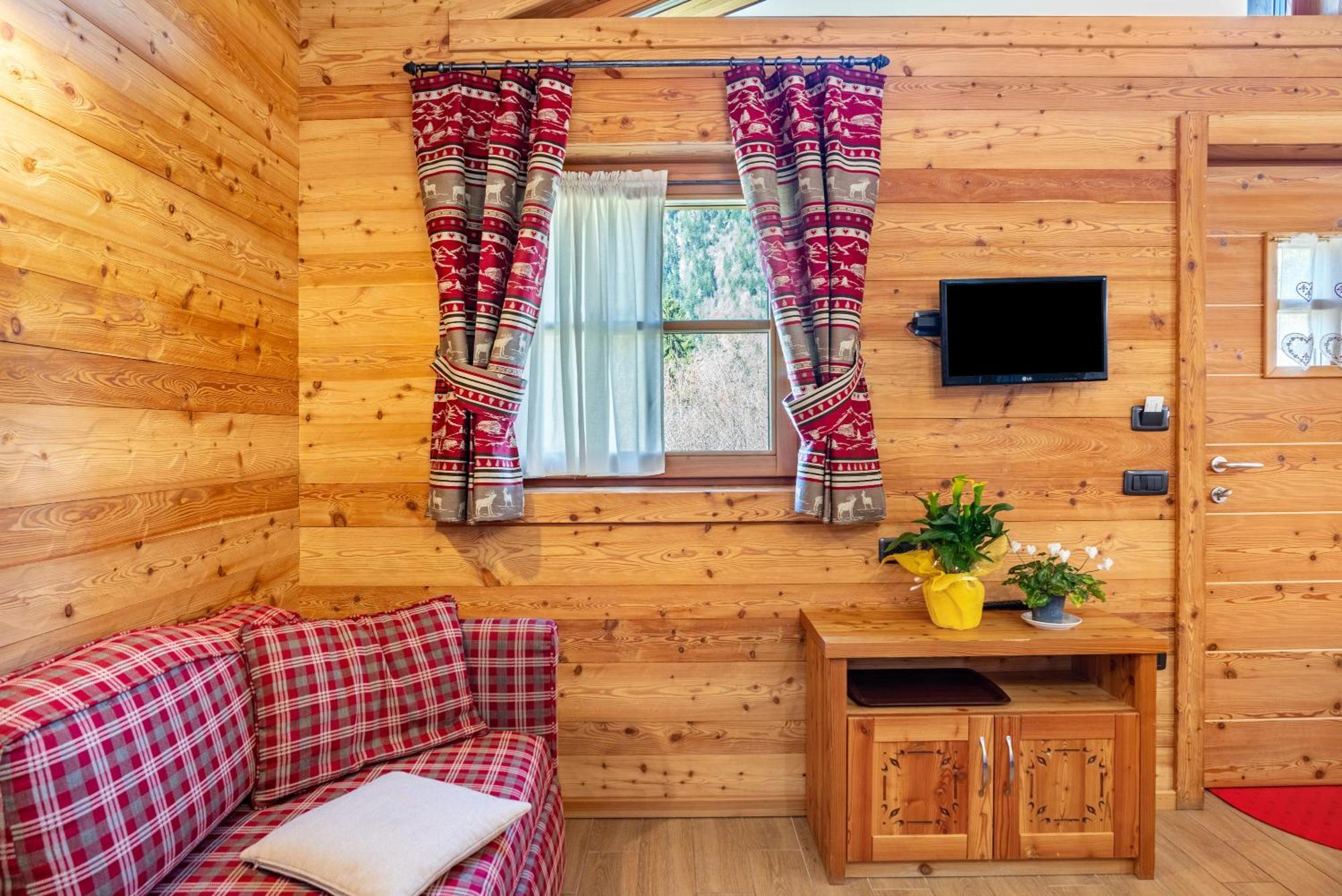 Вілла Chalet Camping Fae 3 Мадонна-ді-Кампільйо Екстер'єр фото