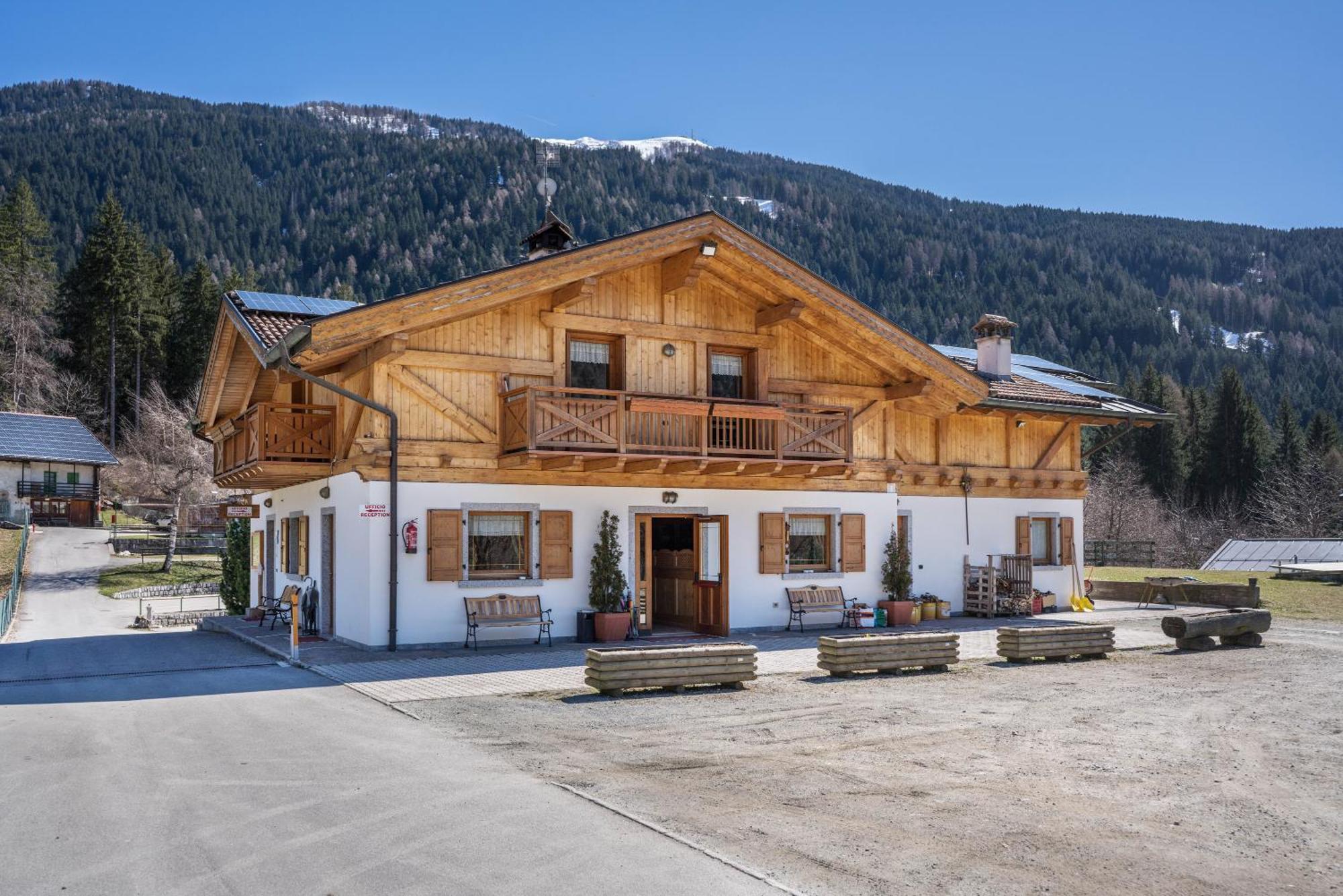 Вілла Chalet Camping Fae 3 Мадонна-ді-Кампільйо Екстер'єр фото